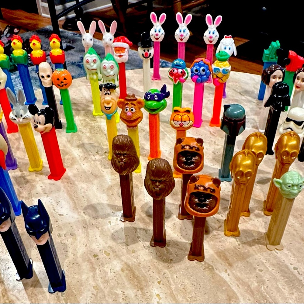 COLLECTOR PEZ DISPENSERS